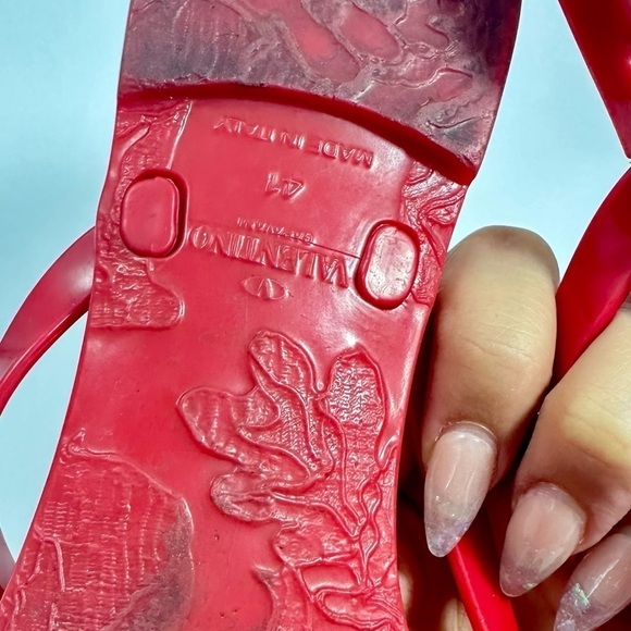Valentino Garavani red bow rubber sandals size 11 - Picture 6 of 10
